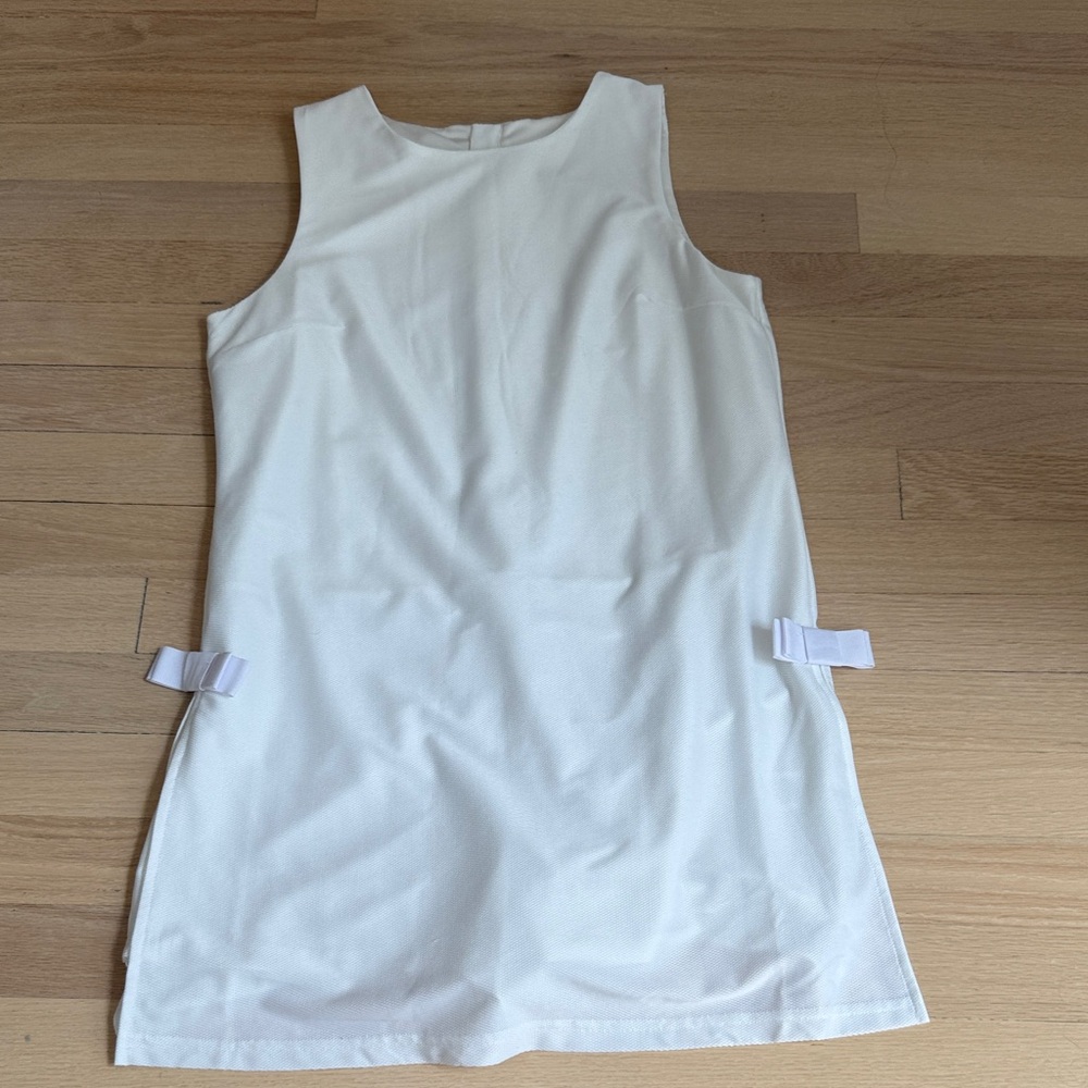 Classic Prep White NoSleeve Dress With Built In ShortsGreat Condition Never Worn
